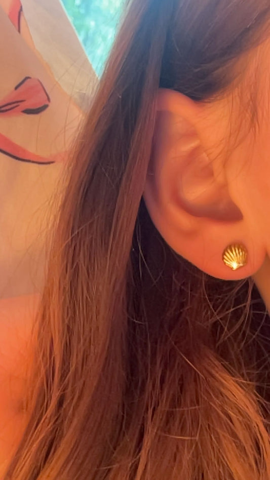 Wavybaby shell earrings