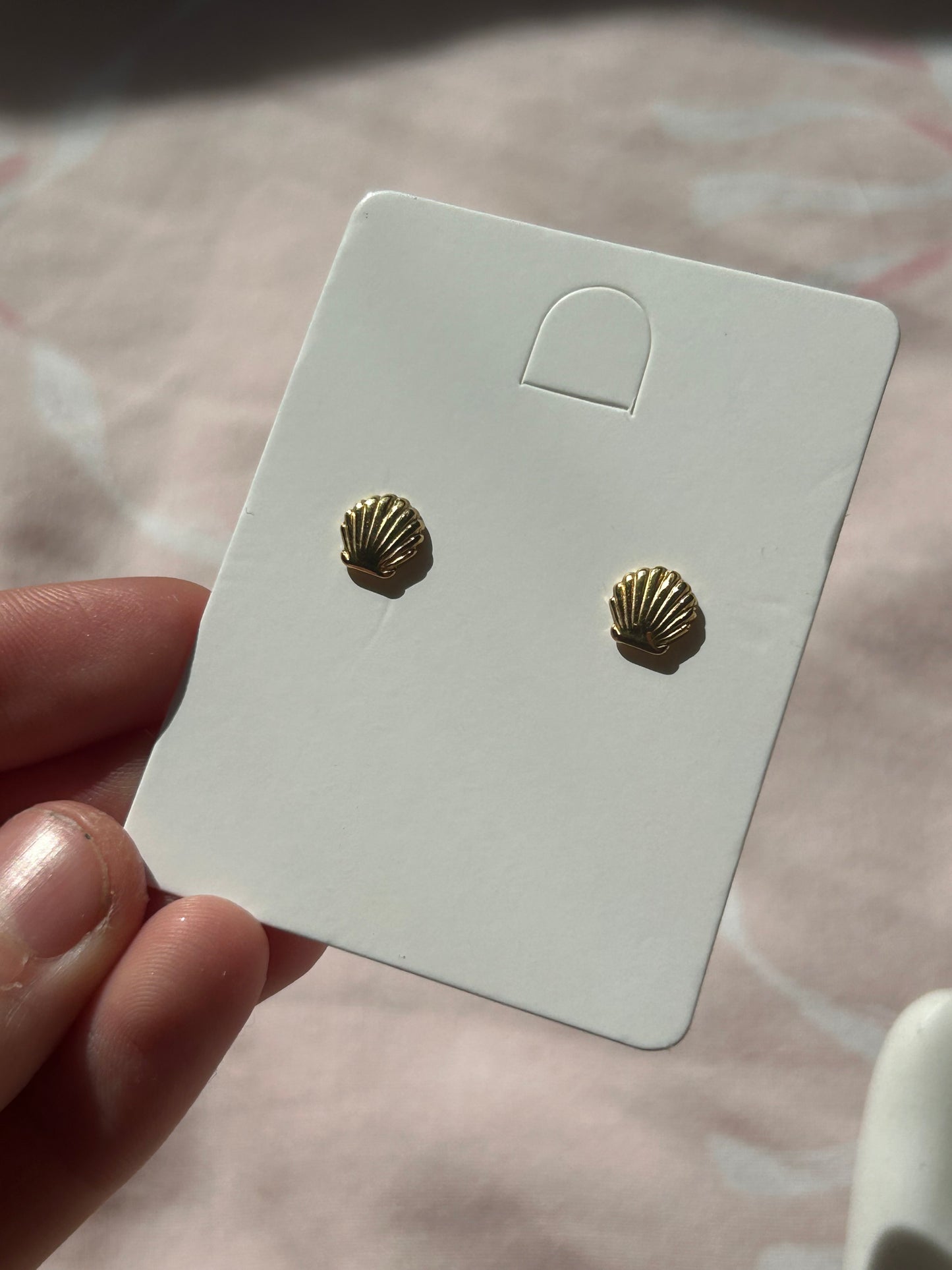Wavybaby shell earrings